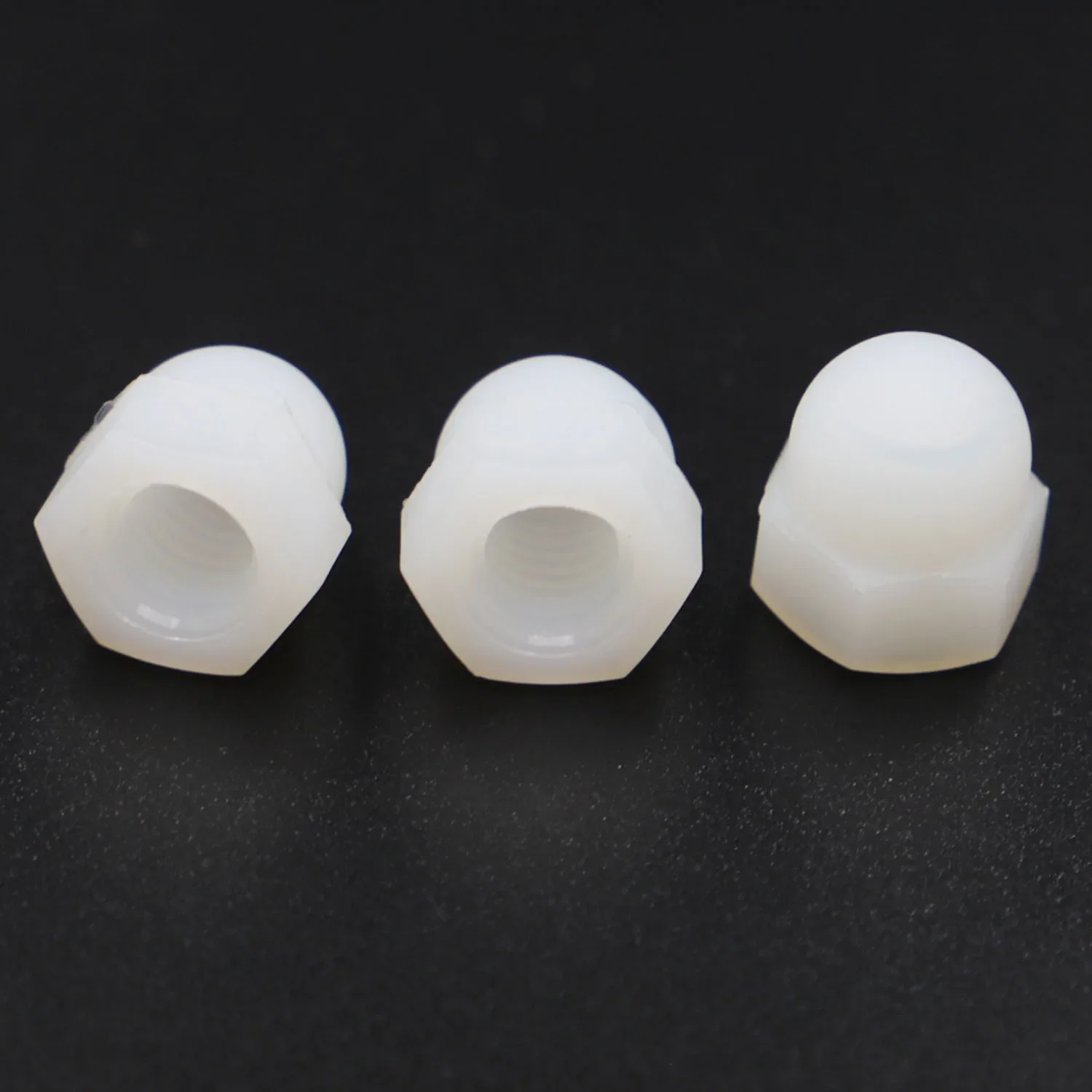 DIN1587 Nakrętki z białego nylonu tworzywa sztucznego Ozdobna osłona Półokrągła nakrętka żołądź M3 M4 M5 M6 M8 M10 M12