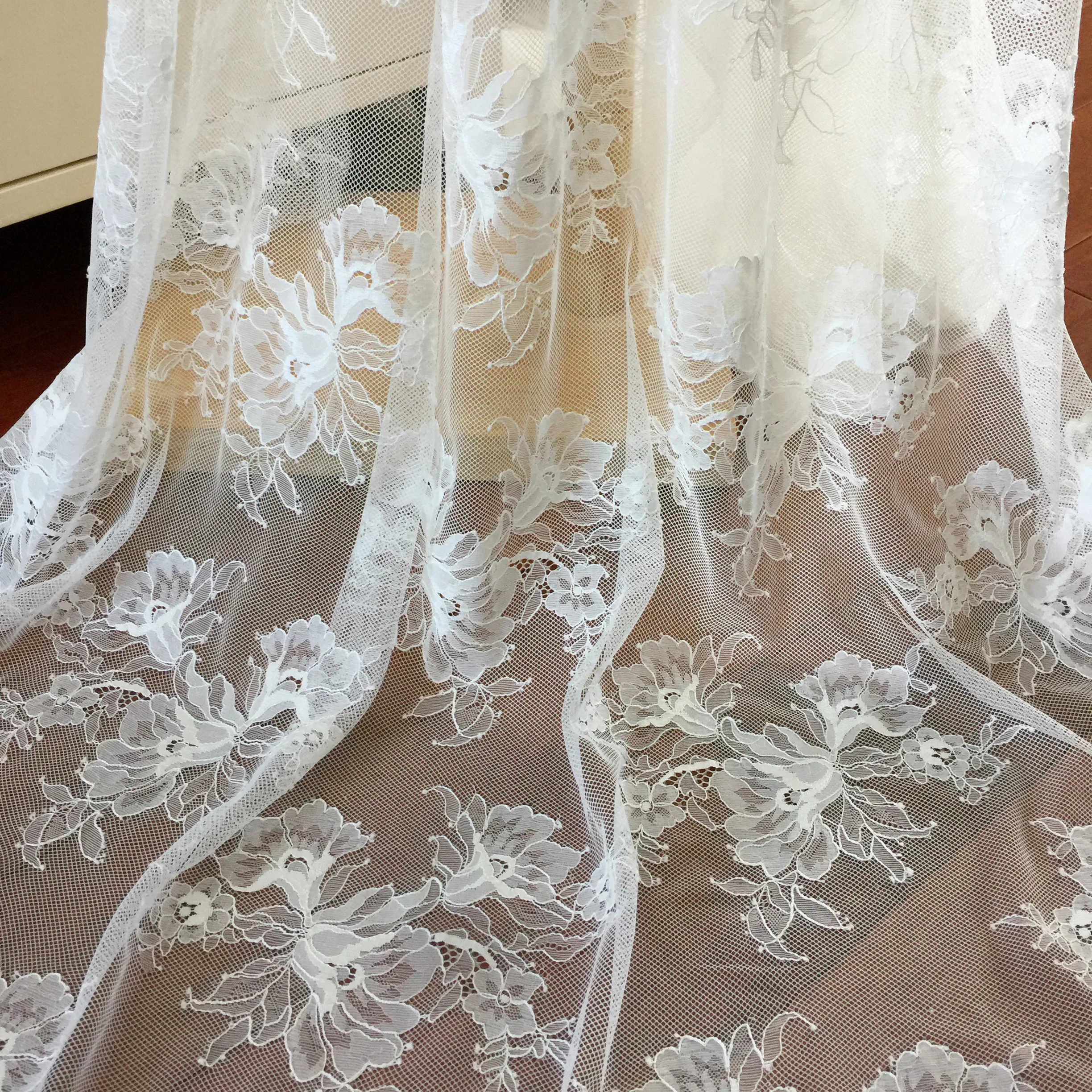 2022 Новое поступление модная кружевная ткань цвета слоновой кости в стиле