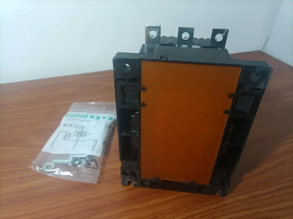 Оригинальный Новый контактор питания Sie-Men 3TF52 22-0XM 0 210A 690V 2NO + 2NC