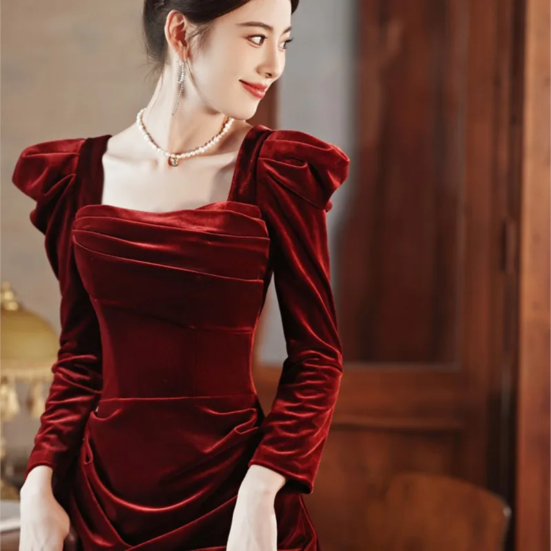 Бархатное платье с длинным рукавом и винно-красным рыбьим хвостом