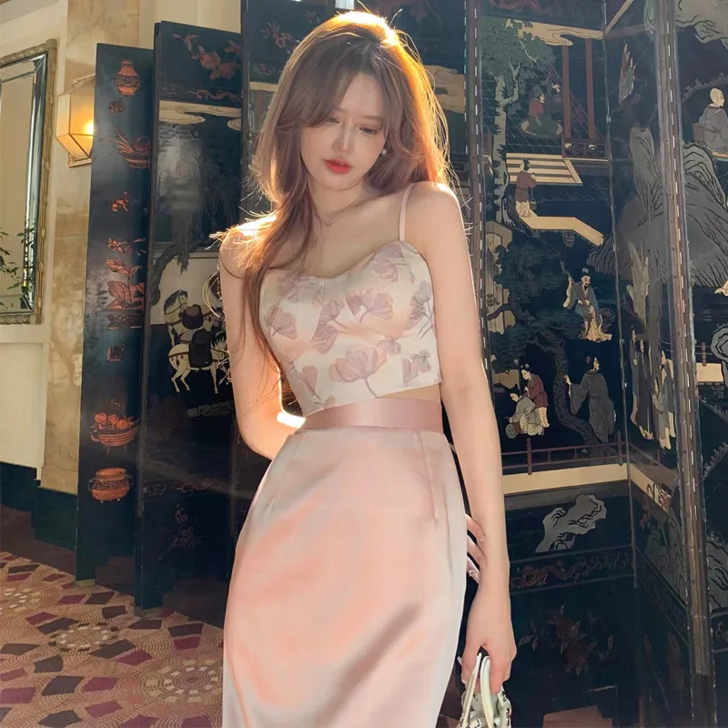 

Design sense niche Western style fashion suit 2022 new romantic atmosphere jacquard small sling + skirt suit