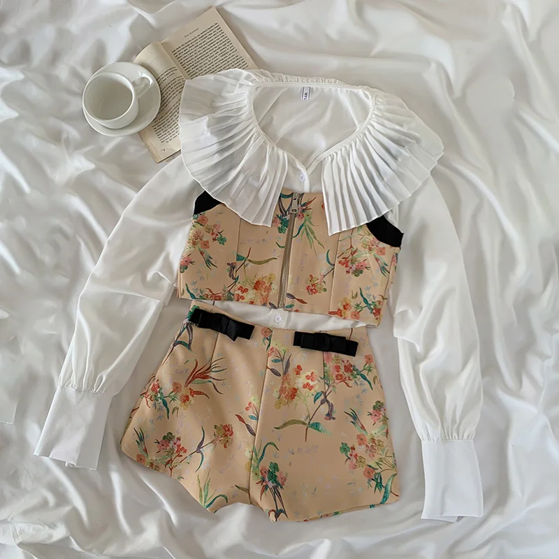 

Весенний модный короткий комплект для женщин, повседневный костюм из трех предметов, легкая плиссированная рубашка + шорты с высокой талией