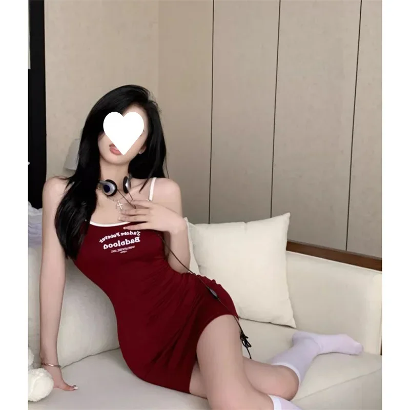 Лето 2024 новая женская одежда утягивающее спортивное платье-майка с вышивкой букв