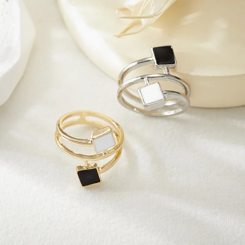 

Unique Enamel Geometric Spiral Ring for Women Men Trendy Metal Silver Color Finger Couple Wedding Party Jewelry Gift Accessories