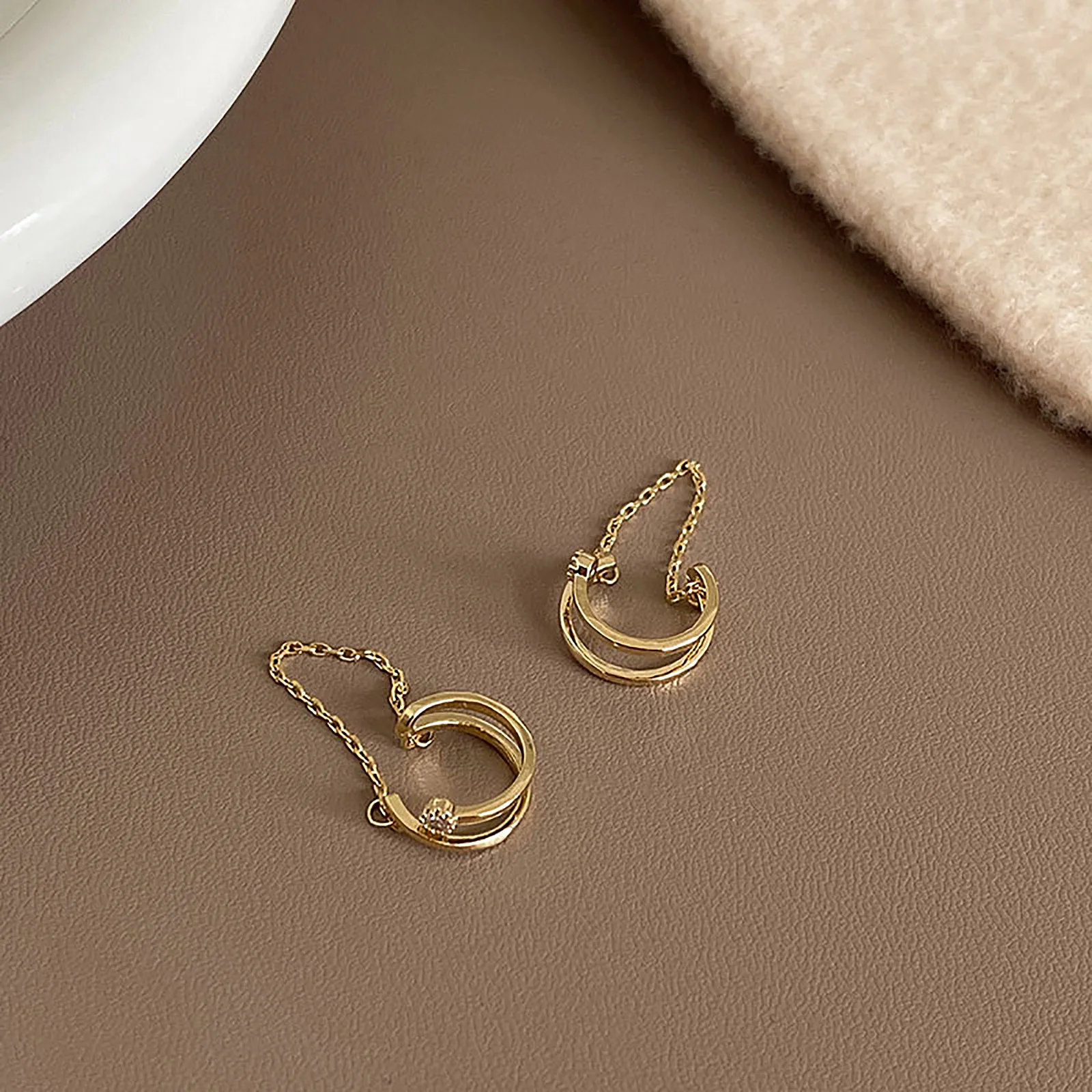 

Женские серьги-манжеты золотого цвета с цепочкой, серьги-цепочки, без пирсинга