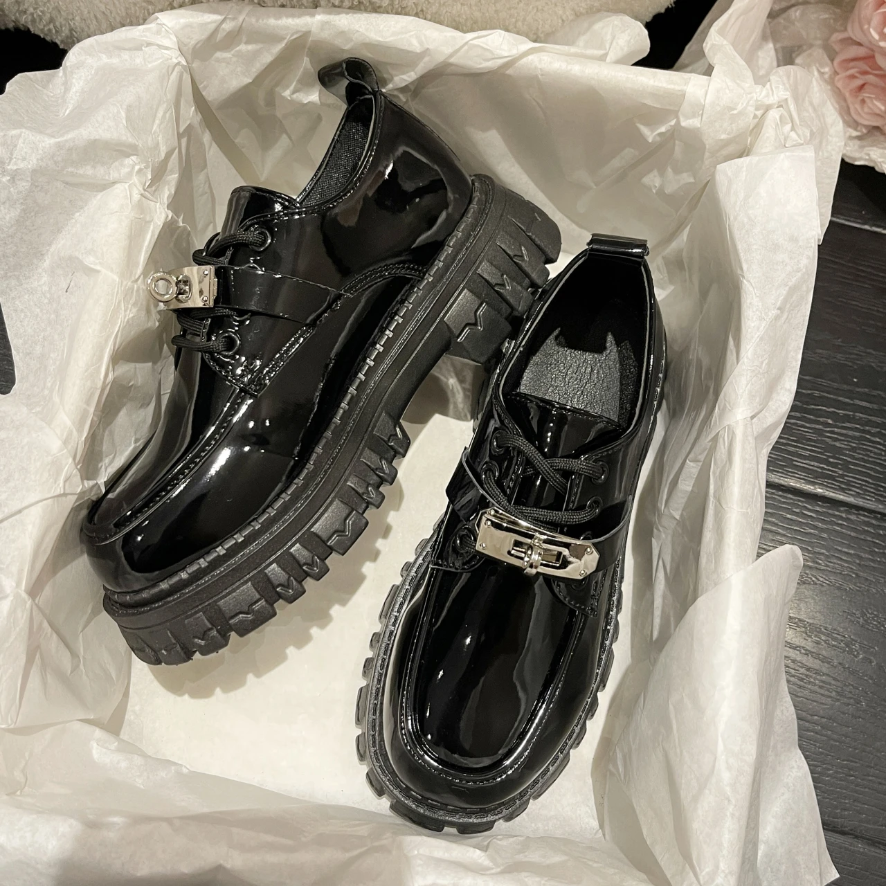 

2023 Women's Fashion Loafers Women's Thick Bottom Slip On Flats Creeper Leather Platform Shoes Casual Lace Up Buckle Shoes