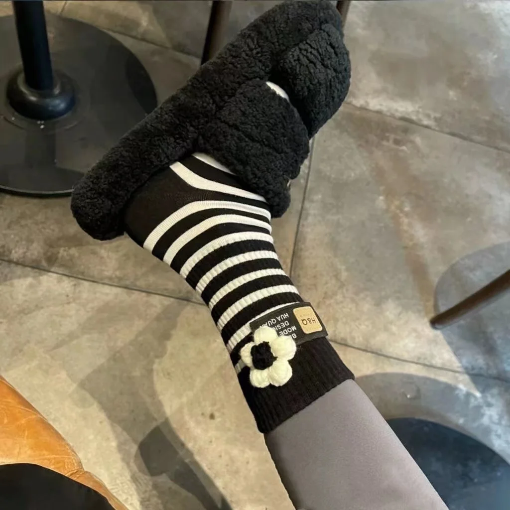 

5 pairs of new wool floret female socks with sweet Korean casual socks