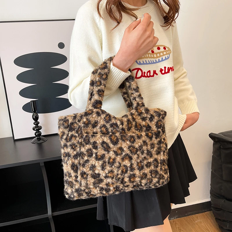 2024 Зимняя сумка Большая плюшевая сумка-тоут для женщин Модная пушистая ручная