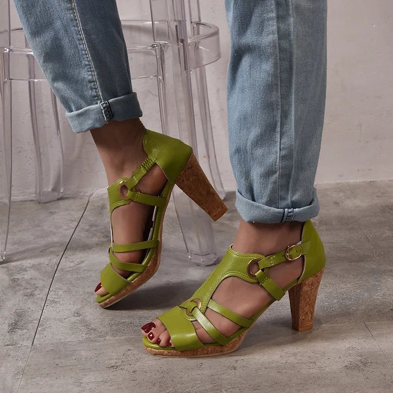 

Сандалии женские кожаные с открытым носком, на высоком каблуке, батальных размеров