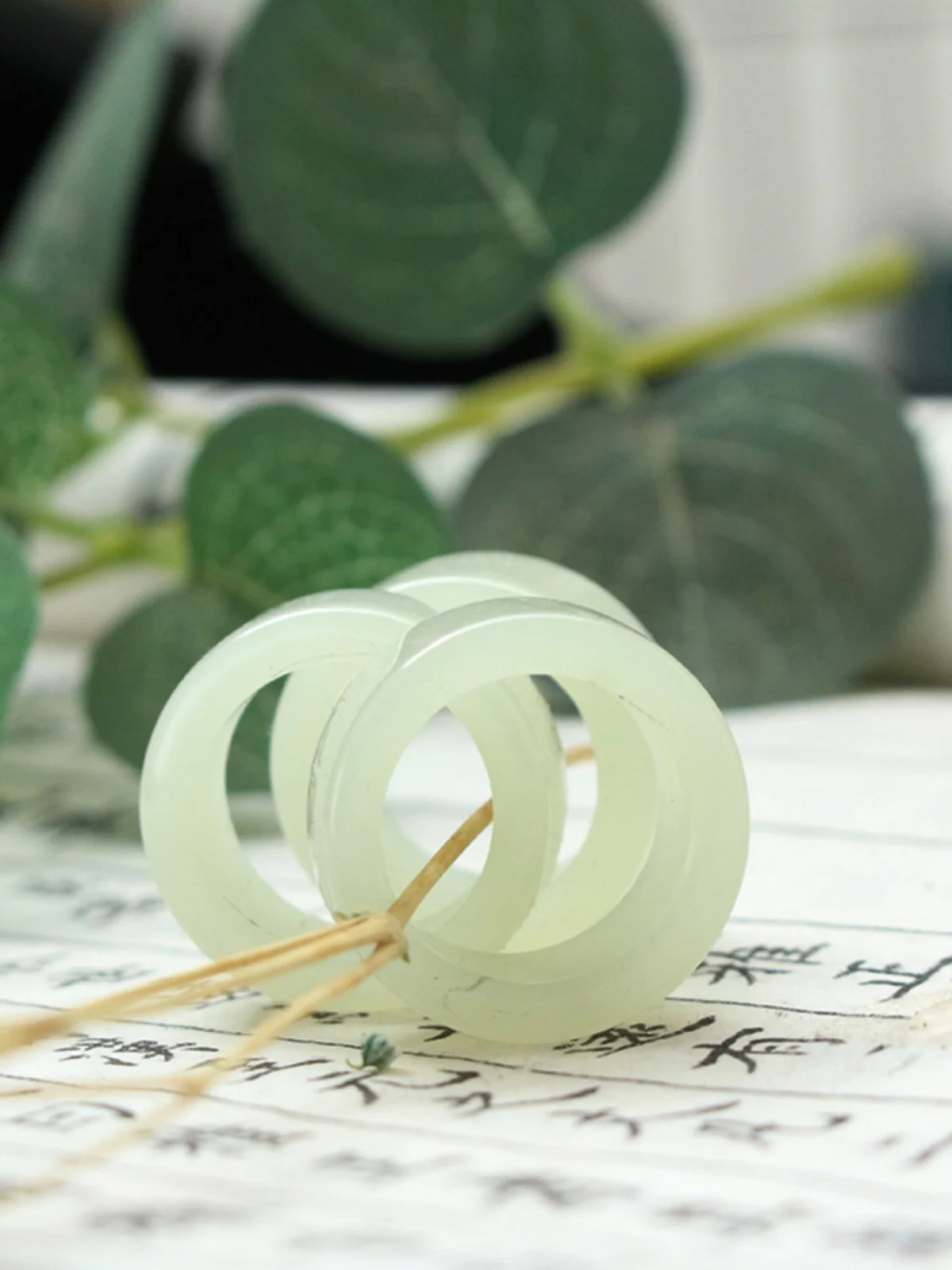 Кольцо Hetian из белого нефрита с малым диаметром широкое издание новинка