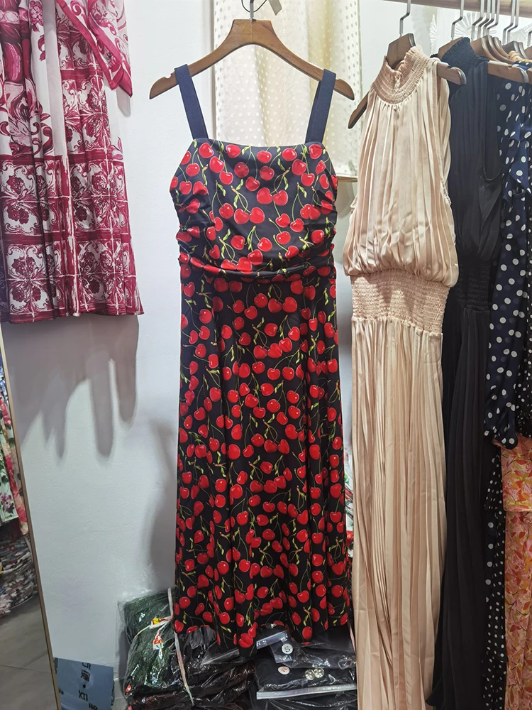 Женское платье с принтом вишни JUNLINNA летнее средней длины на тонких бретелях