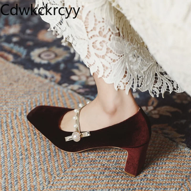 

Женские замшевые туфли на высоком квадратном каблуке, размеры 34-48