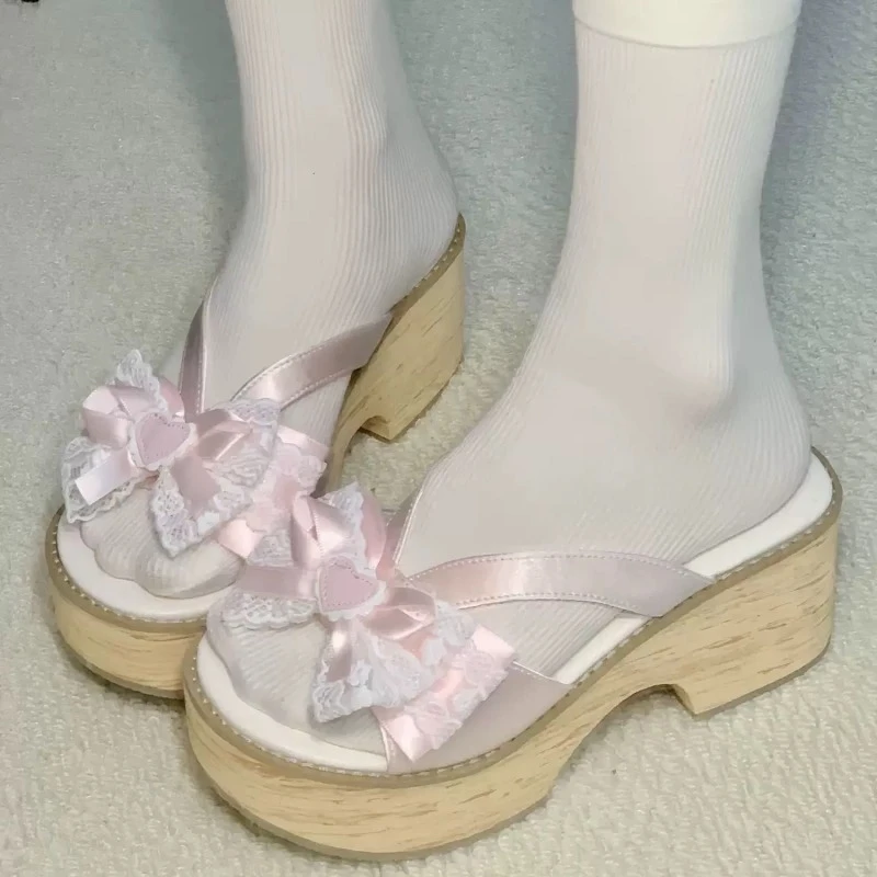 Фото Женские летние сандалии Sweet Bow на толстой платформе с эффектом дерева, удобные, в японском стиле, на высоком каблуке №1