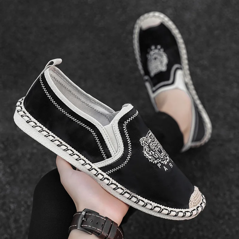 

Men Shoes Designer Slip On Canvas Shoes Sneakers Male Footwear New Embroidered Tiger Shoes Men Casual Loafers Classic Black Flat