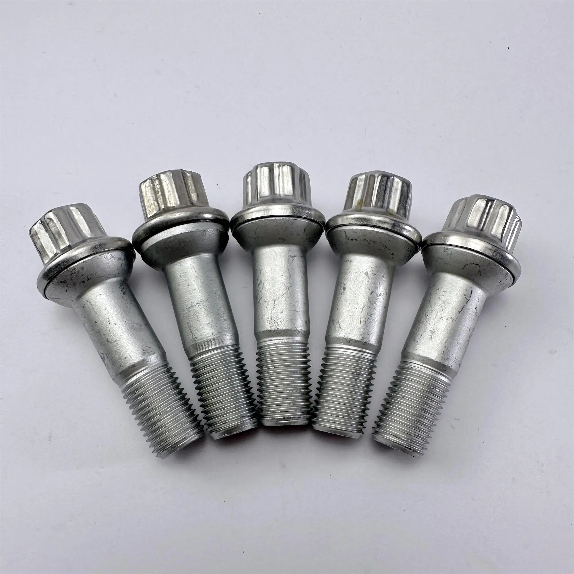 

Болты с болтами 0009905407 0009901807 для Mercedes-Benz E-Class GLC G-Class S-Class AMG GT GLK GL GLA