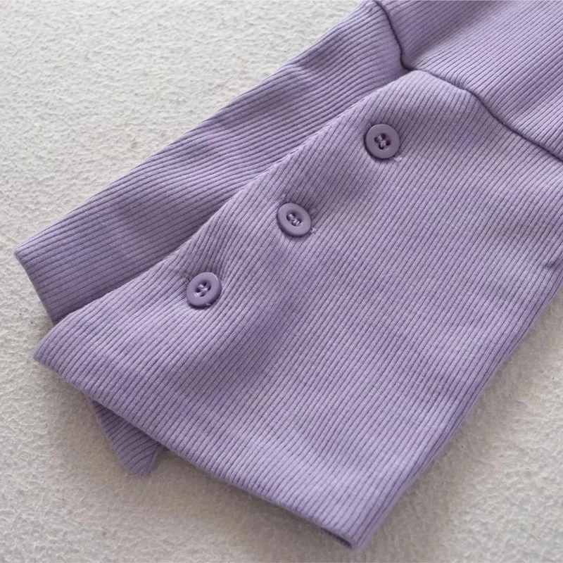 Женская однобортная приталенная блузка с отложным воротником пуговицами и