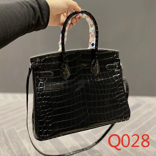 

Q028 Cowhide messenger bag handbag cross pattern Individuality must be versatile Online red style