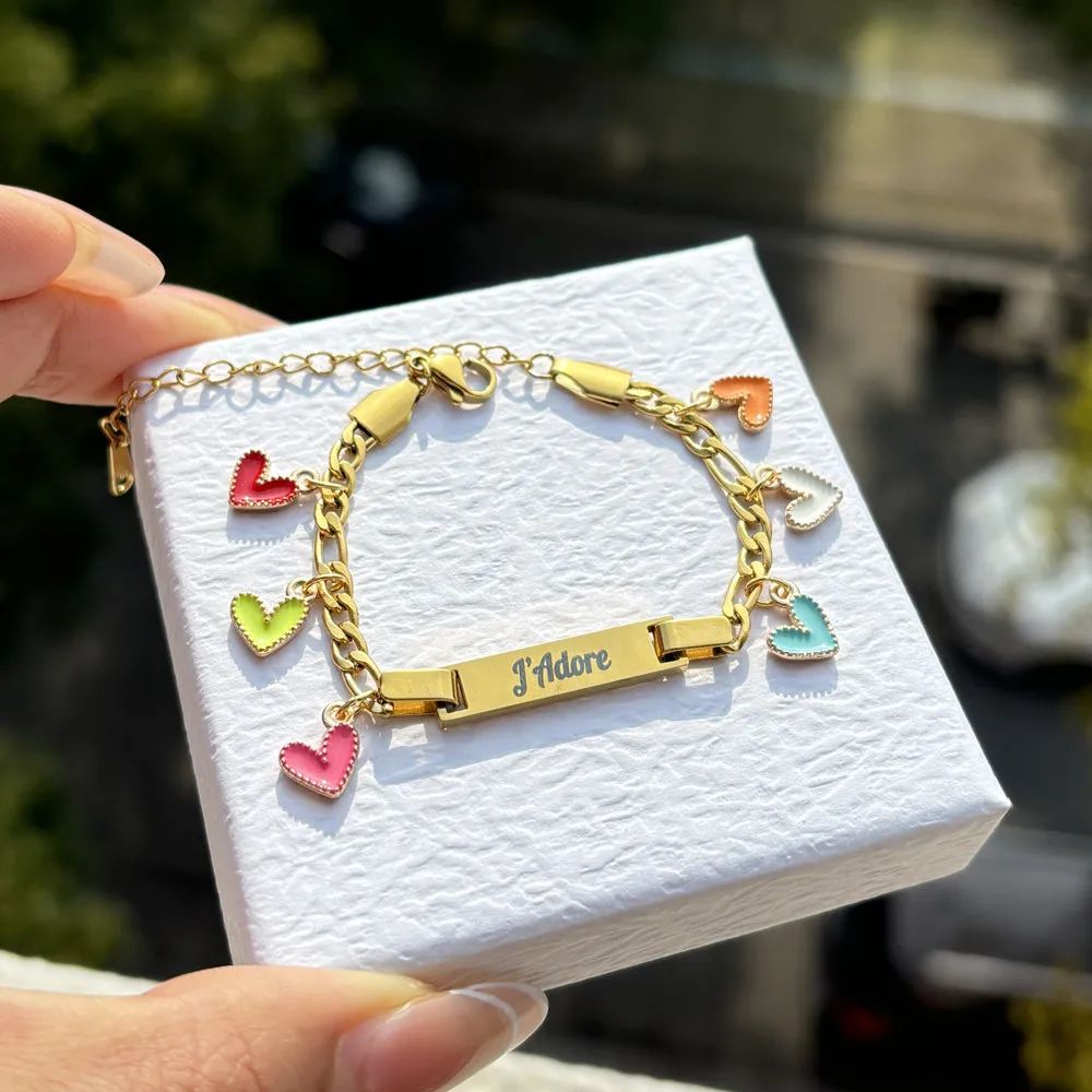 Красочный эмалированный браслет Lulu's в форме сердца с именем на заказ для