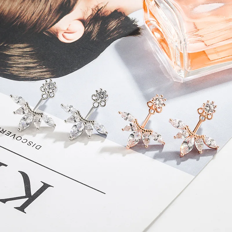 

Женские серьги из розового золота с инкрустированными бриллиантами и кристаллами