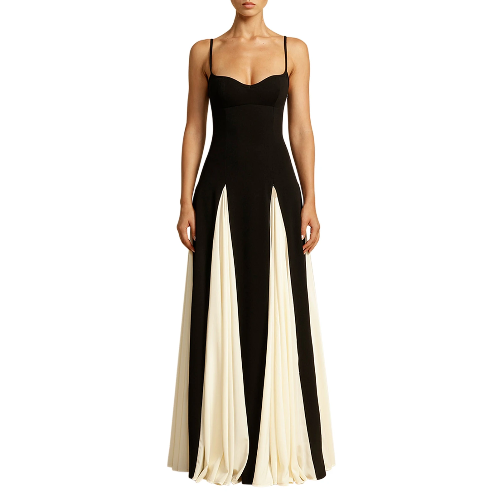 Женское платье на тонких бретельках контрастного цвета с струящимся подолом и