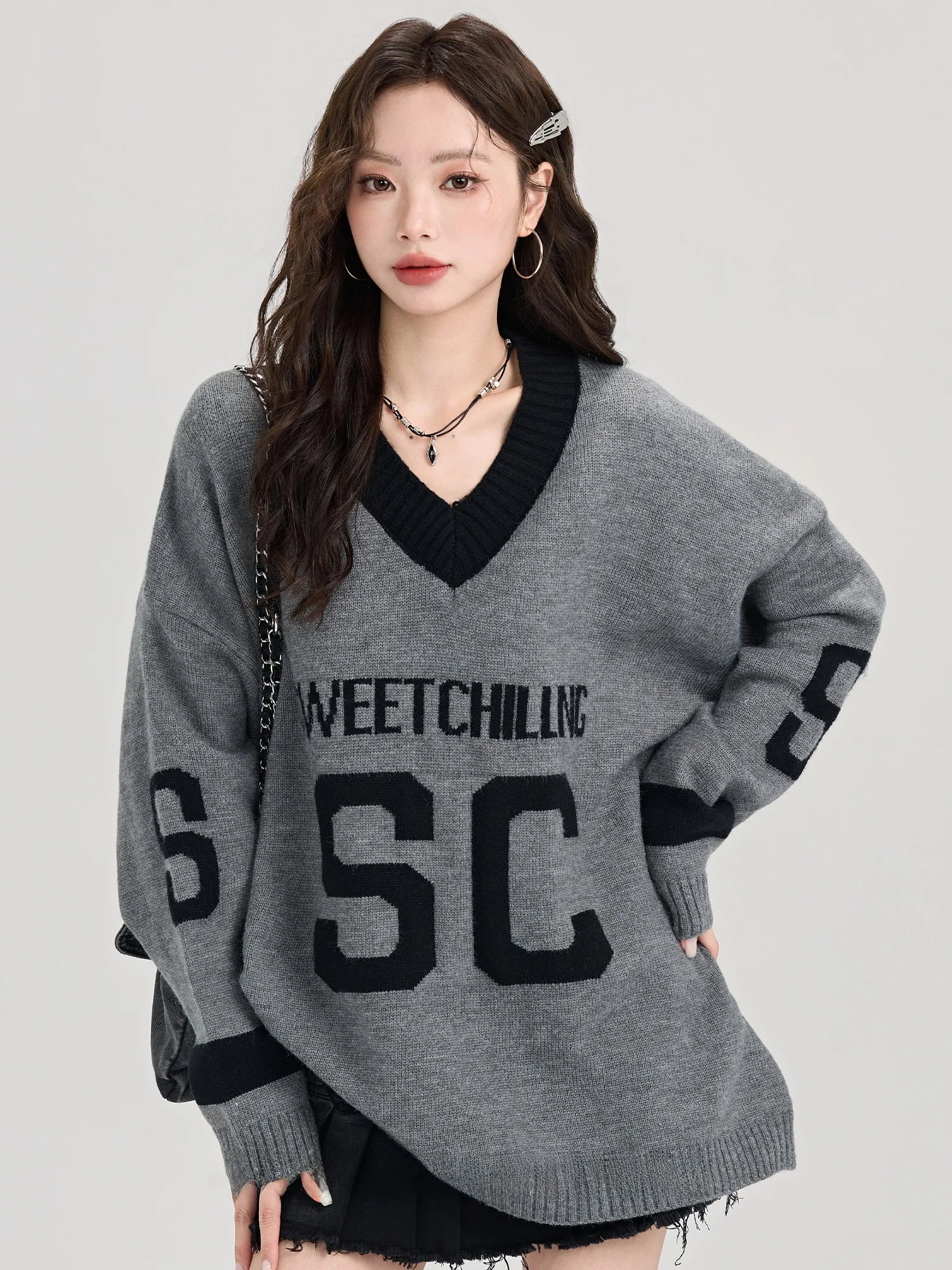 Xiaoke Idle Sle контрастного цвета вязаный свитер с v-образным вырезом и длинными