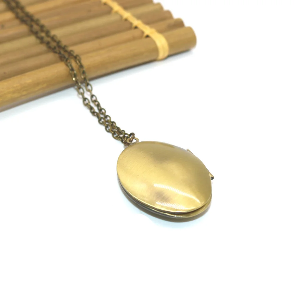 

1pc Necklace Carved Exquisite Gift Ornaments Photo Pendant for Dress