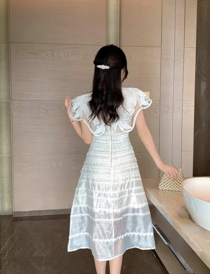 Кружевное однотонное белое праздвечерние чное платье с вышивкой на весну для