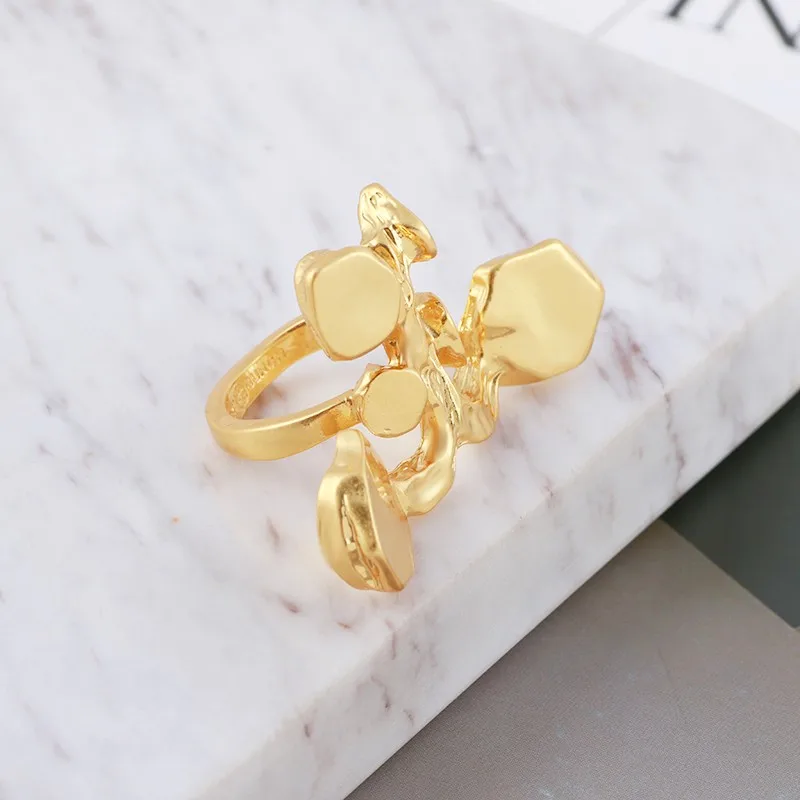 

European and American fashion personality trend retro elegant ring