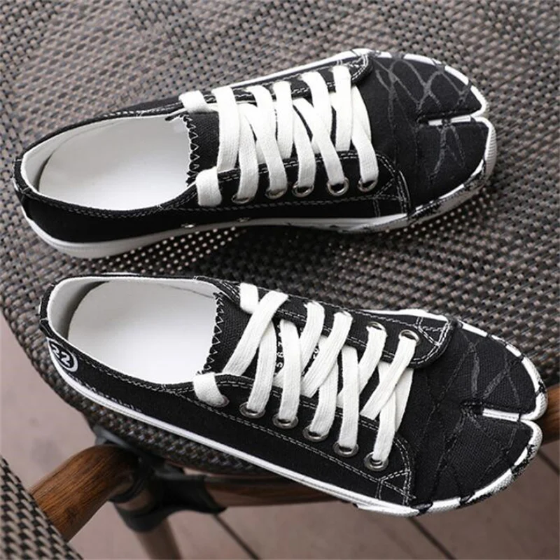Splashing Ink Split Toe Shoes Women's 2023 Retro Lowtop Sneakers Shoes For Women Canvas Round Toe Cross-tied Causal Flats Shoes