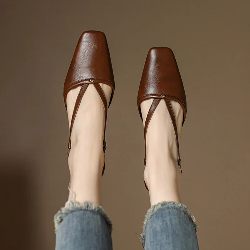 Женская обувь на низком каблуке квадратный носок