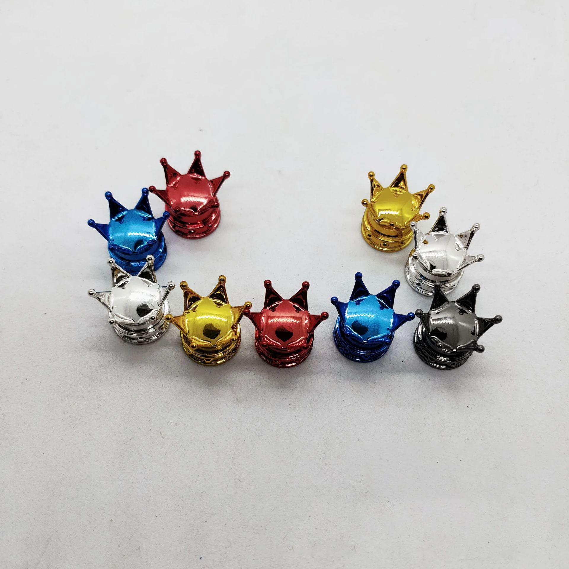 

Universal Crown Car Wheel Tire Valve Caps Tyre Rim Stem Covers Airdust Waterproof for Car Motorcycle Car Bling Accessories 4 PCS
