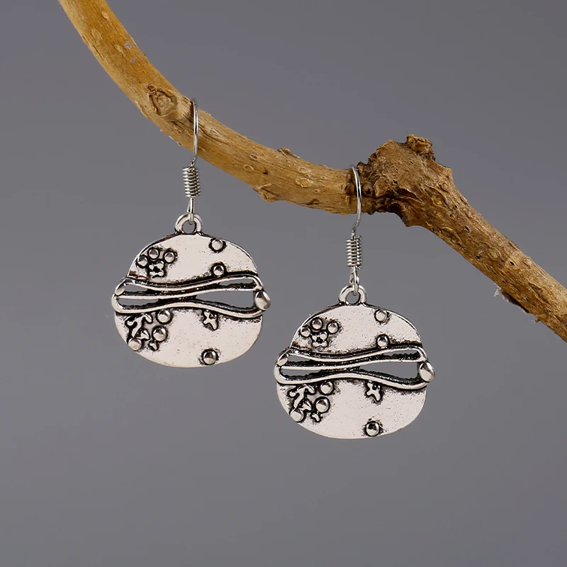 

New Round Hollow Retro Plum Blossom Pattern Women's Earrings Banquet Accessories