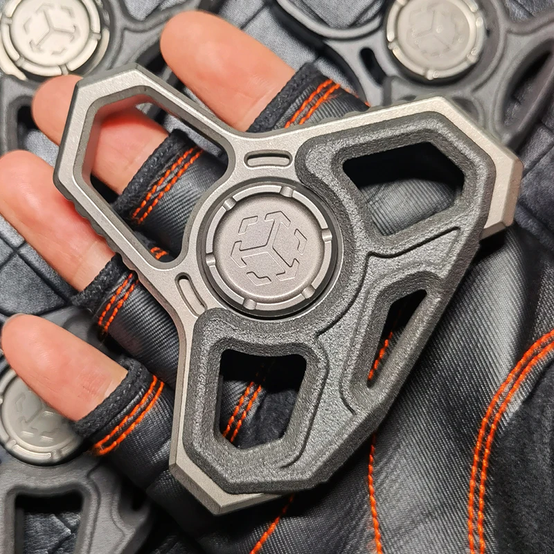

Tactical Fingertip Gyro Multifunctional EDC Finger Lock Decompression Self-Defense Titanium Alloy Play Boring Toys