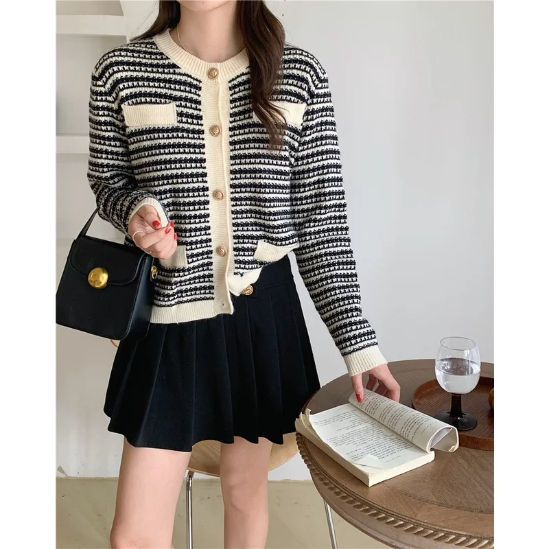 

Женский трикотажный кардиган с круглым вырезом, в полоску