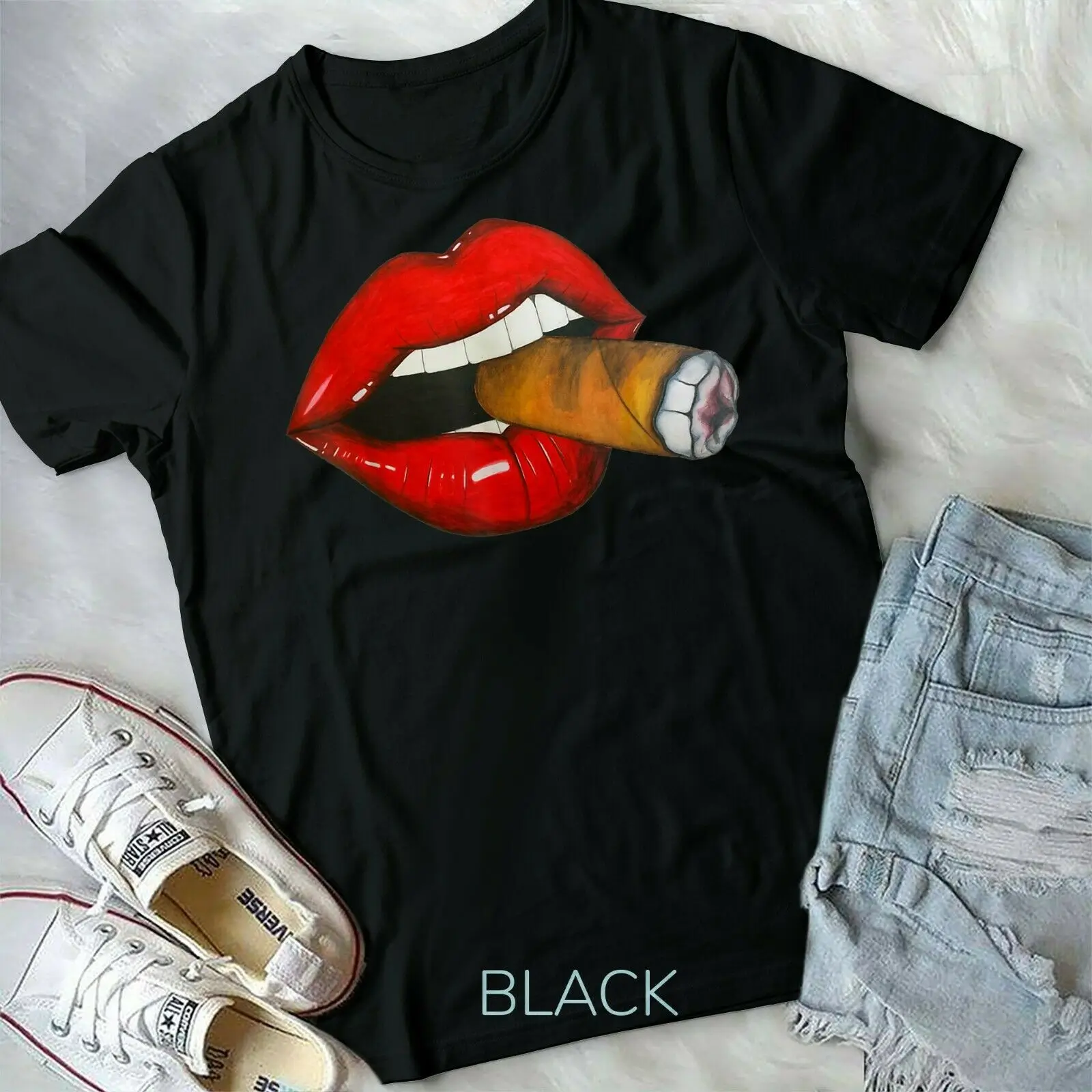 

Sexy Women Smoke Cigar Lit Red Lips Smoking Cigar - Form T-Shirt