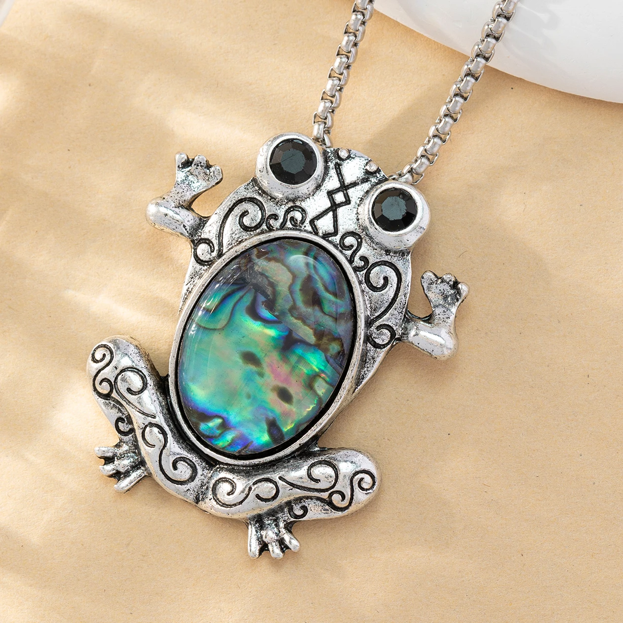 

Vintage Style Natural Fresh Water Abalone Shell Frog Shape Alloy Pendant Necklace Unisex Charming Gift for Friends