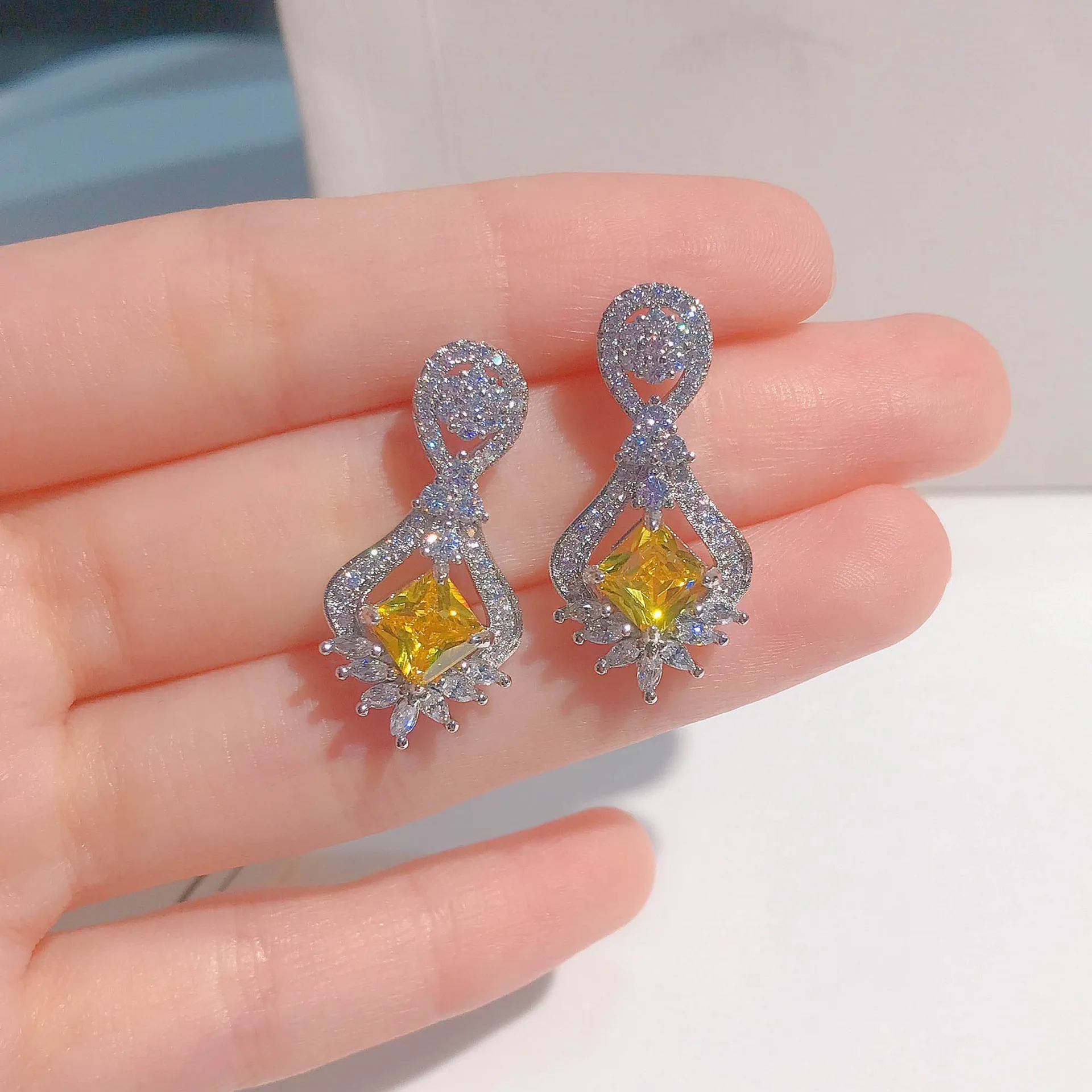

Yellow Diamond Silver Earrings For Women Designer Luxury Aesthetic Vintage Ear Studs Crystal Korean Style Simple Versatile