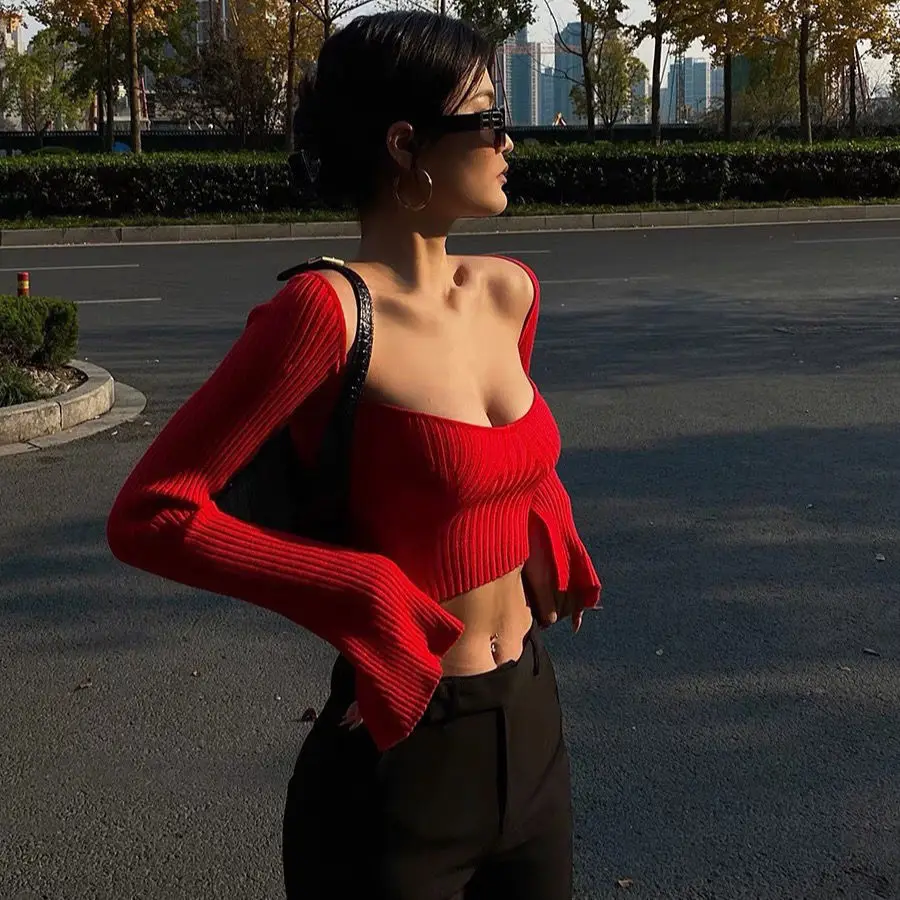 

STSVZORR shows the body exposed collarbone square neck tight sexy T-shirt bell-sleeved short cropped top