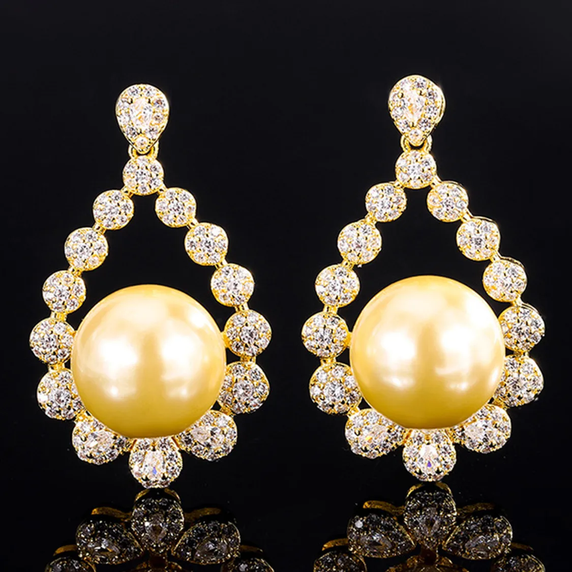 

New In Gold-plated Pearl Dangler for Women Wedding Eardrop Jewelry Korean Style Geometric Cubic Zirconia Female Earrings