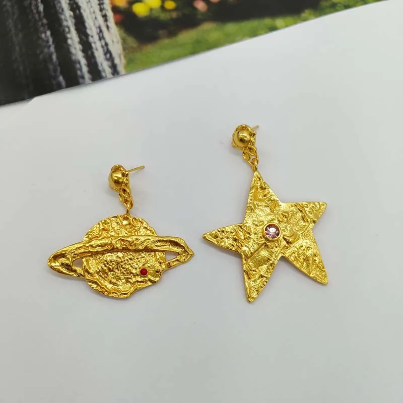 

LONDANY earrings Brass Saturn Earrings Female Retro Golden Planet Five-pointed Star Personality Fashion Asymmetric Earrings