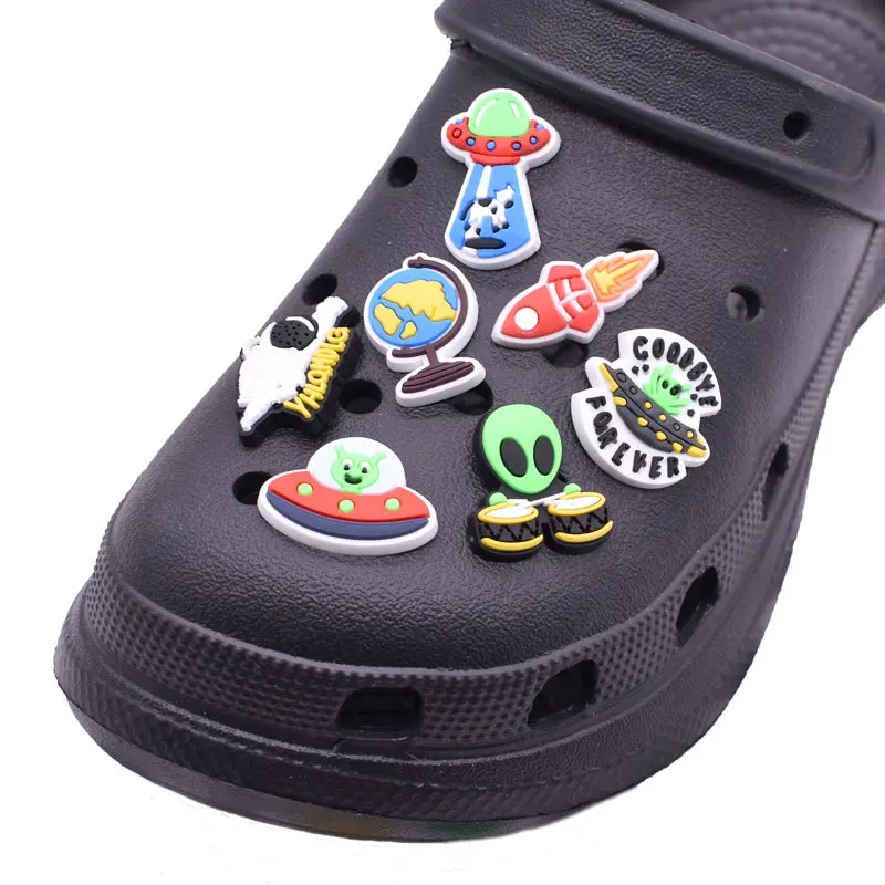 

Hot Sale 1pcs PVC Alien Astronaut Accessories for Crocs Charms Men Badge Women Clogs Buckle Kids Pins Boy Shoes Decoration Jeans