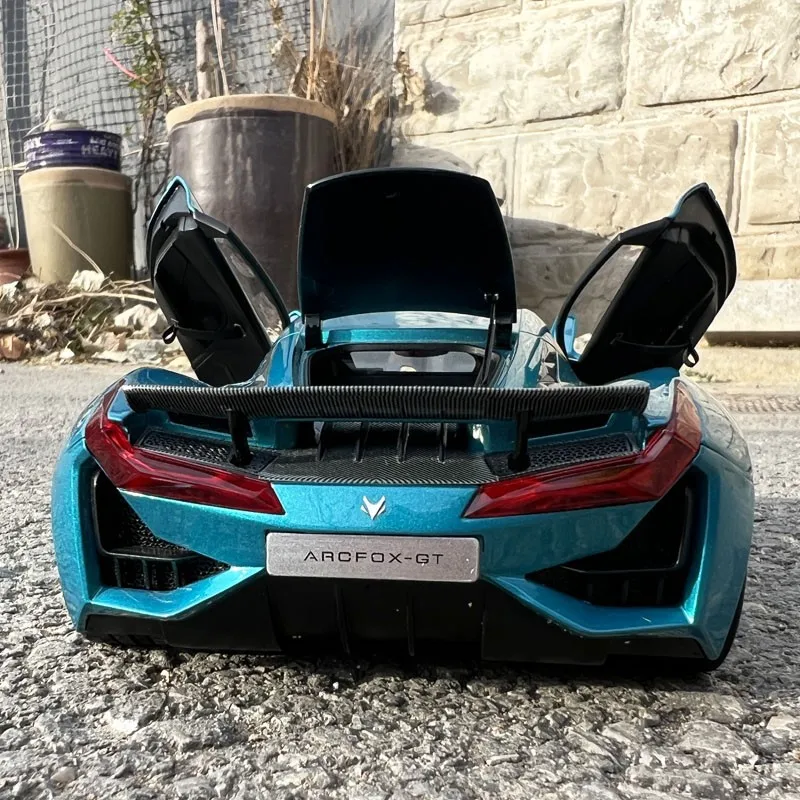 Фото Литая под давлением модель автомобиля из сплава BAIC Arcfox Racing Track Edition GT Supercar в масштабе 1:18 №5