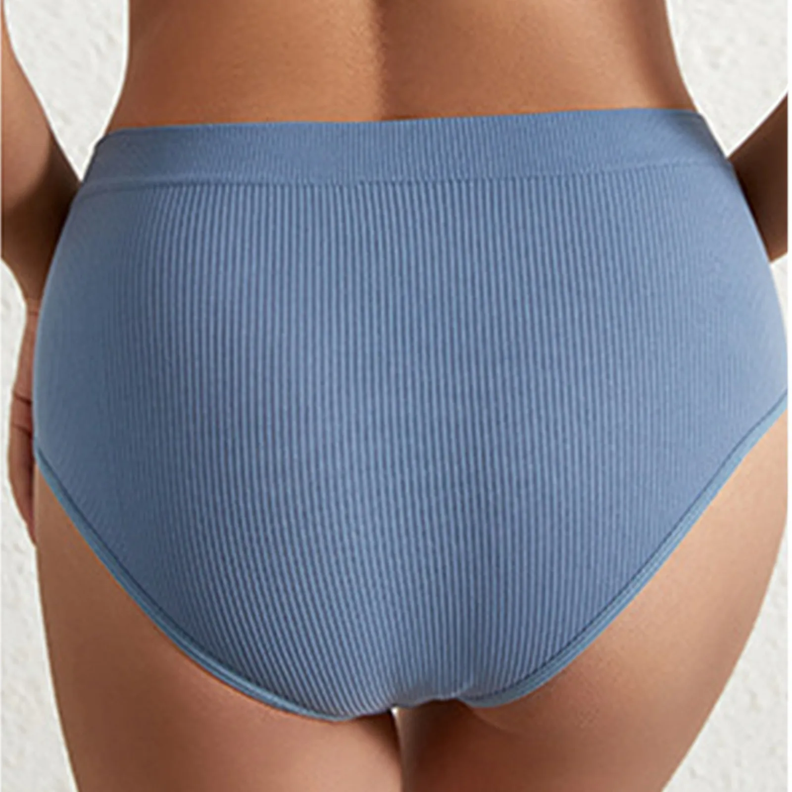 старуха в трусах