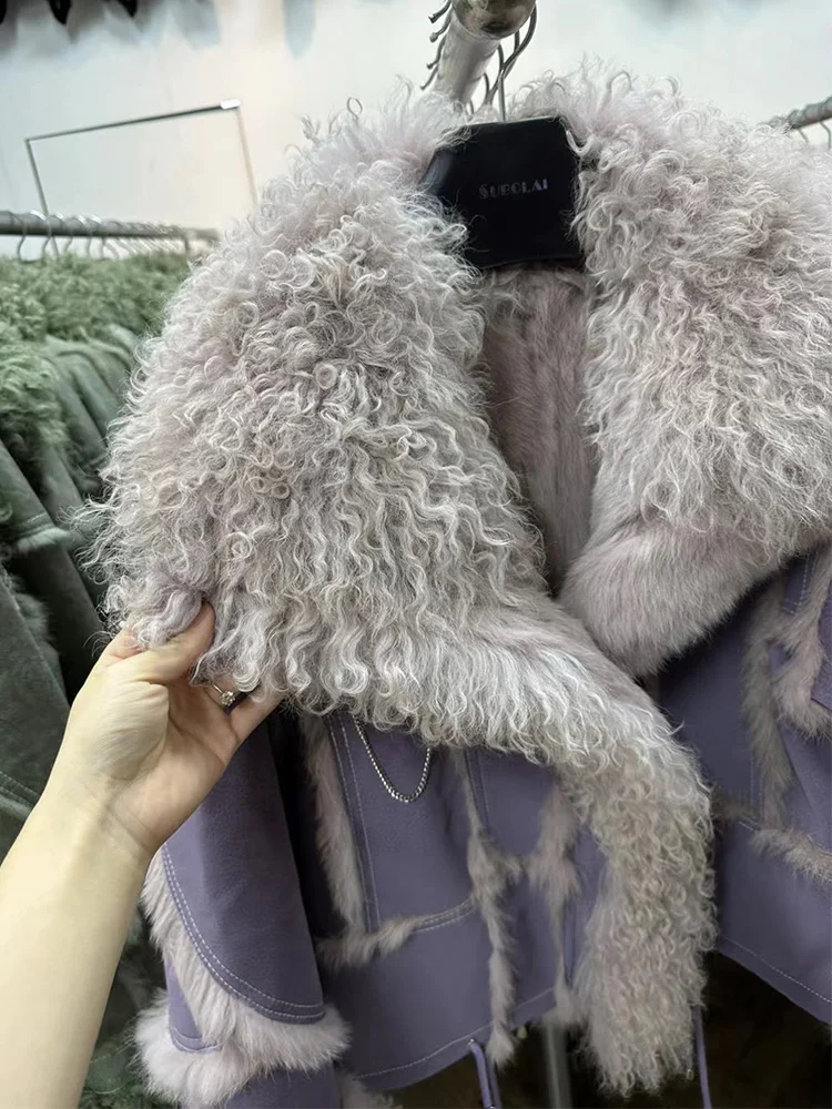 Женское короткое пальто с воротником из овечьей шерсти подкладкой натурального