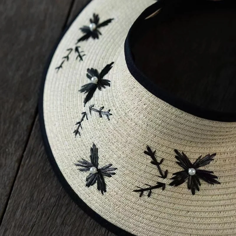 Рисунок 3 - Женская соломенная шляпа с вышивкой