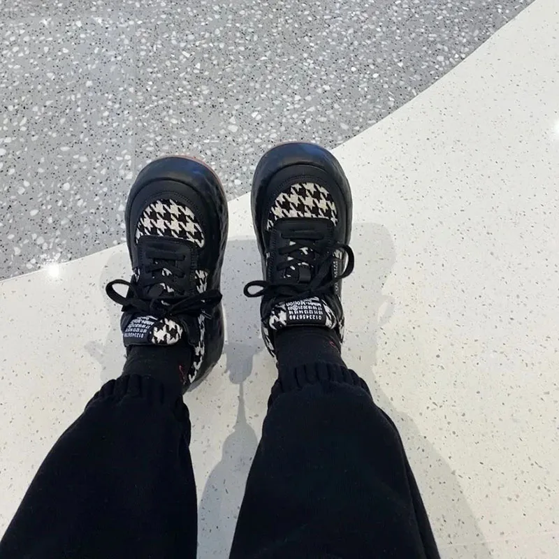 Женские кроссовки в шотландскую клетку черные или белые стиле Харадзюку