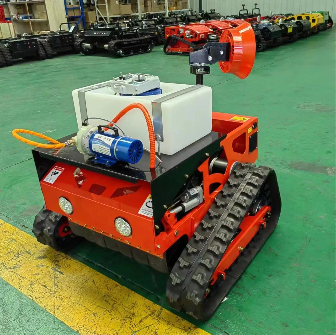 Бесшнуровая бензиновая мини-косилка с дистанционным управлением для садового