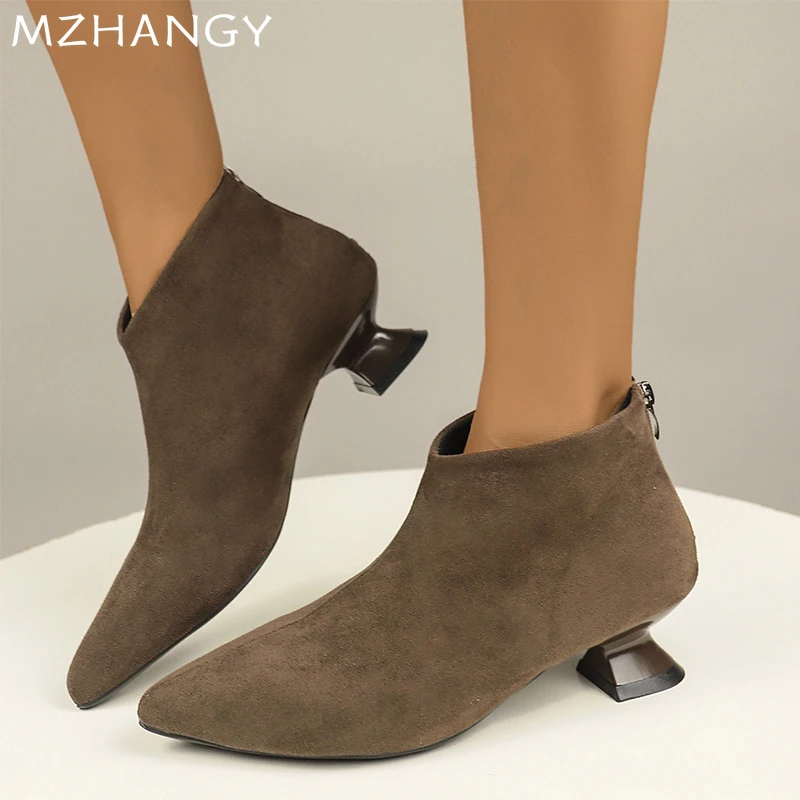 Женские замшевые ботильоны с острым носком на среднем каблуке женская обувь 2024