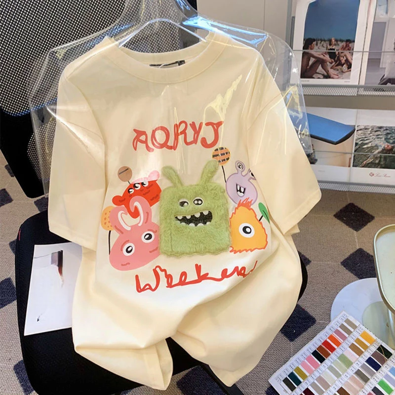 

Футболка женская с круглым вырезом и коротким рукавом, модный милый топ в стиле High Street, свободная Повседневная рубашка с Флокированным мультяшным принтом и вышивкой, на лето