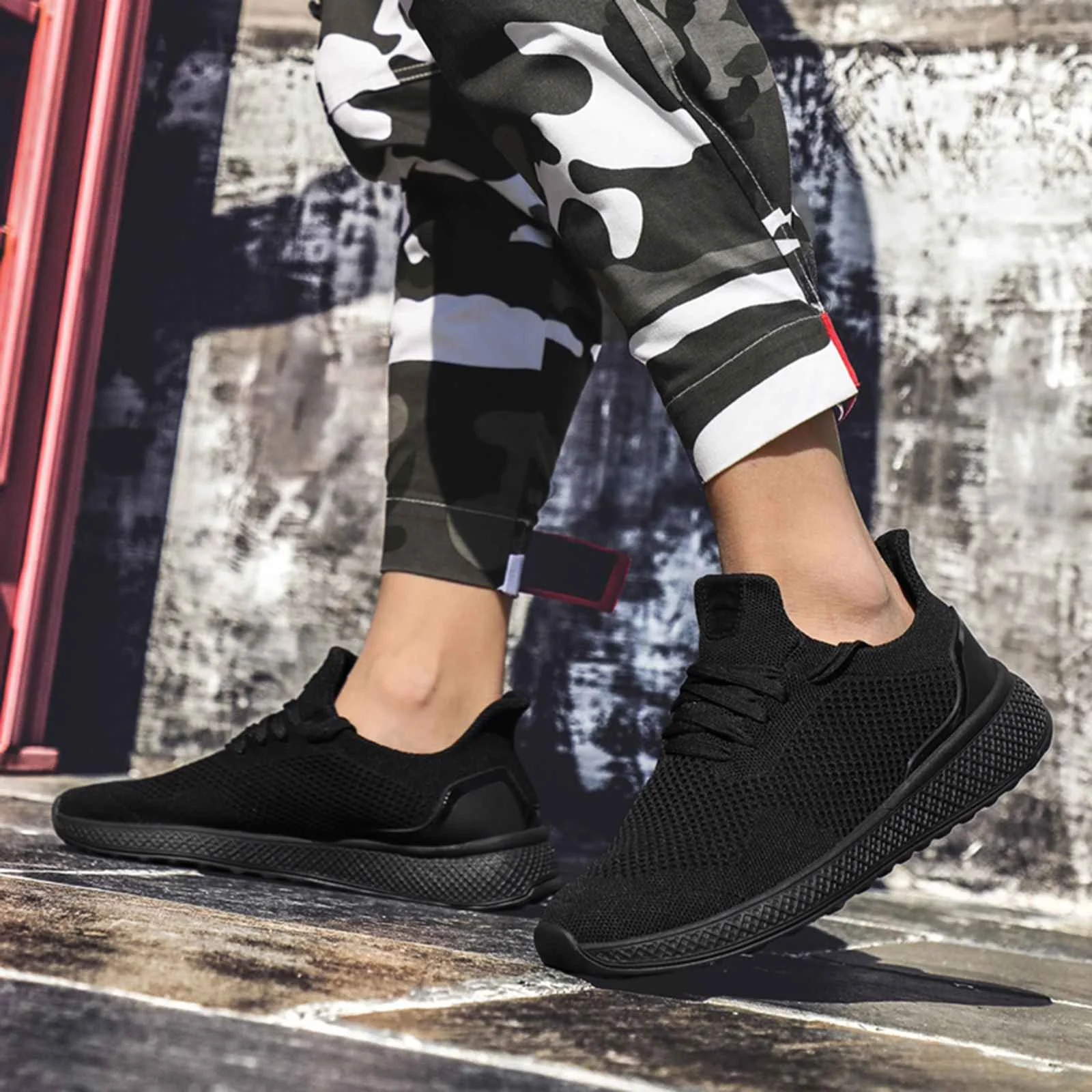 

Men Knitted Fabric Lace Up Sneakers Light Weight Running Sneakers 2022 New Sports Shoes Mesh Breathable Comfort Walking Shoes